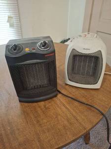 lot 1138 image: Windmere and Pelonis Portable Space Heaters