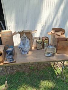 lot 1142 image: Light Fixtures, Assorted Lot