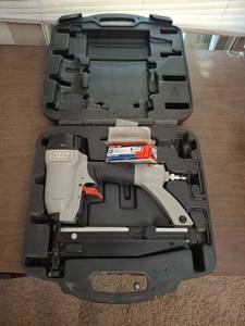 lot 1161 image: Porter-Cable Pneumatic Finish Nailer Kit