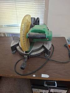 lot 1162 image: Hitachi 10 in. Compound Miter Saw