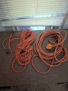 lot 1166 image: 2 Heavy Duty Extension Cords