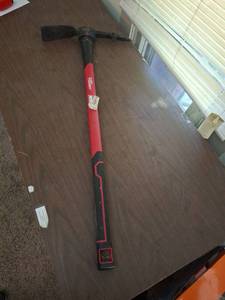 lot 1175 image: Roughneck 2.5 LB Pick Mattock