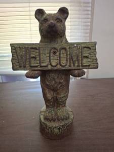 lot 1185 image: Cast Iron Bear Welcome Sign Statue