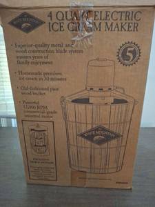 lot 1188 image: White Mountain 4 Quart Electric Ice Cream Maker