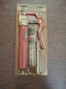 lot 1202 image: ToolShop Mini Grease Gun Kit