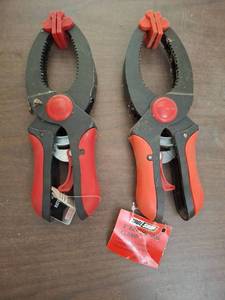 lot 1218 image: Tool Shop 3 Ratcheting Clamp Pair