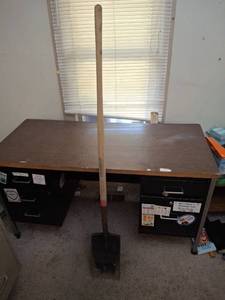 lot 1219 image: Roofing Shovel with Wood Handle