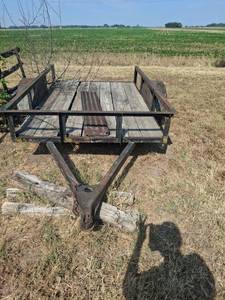 lot 1263 image: Utility Trailer with Wooden Deck - 5ft x 8ft - Needs Tires