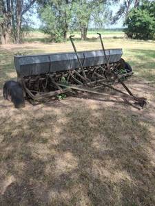 lot 1268 image: John Deere Seed Planter Drill