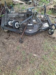 lot 1275 image: 3Pt Finish Mower Deck