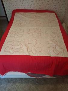 lot 1286 image: Quilt with Red Border and Floral Motifs - 70 x 96
