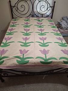 lot 1291 image: Quilt with Purple Flowers and Green Stems Pattern - 72 x 84