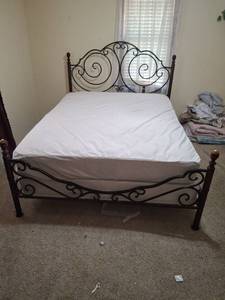 lot 1292 image: 3Pc Bedroom Set - Queen Bed Frame with 4-Drawer Chest and 6 Drawer Dresser