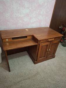 lot 1294 image: Accuride Winners Only Desk