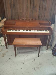 lot 1316 image: Howard Upright Piano 88-Key with Bench