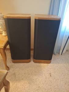 lot 1324 image: Pair of Pioneer Speakers