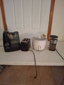 lot 1338 image: Small Kitchen Appliances