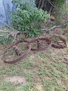 lot 1351 image: Lot of 3 Wagon Wheels