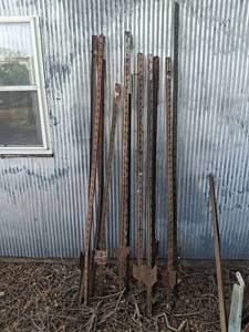 lot 1356 image: (10) T Posts - Some Bent