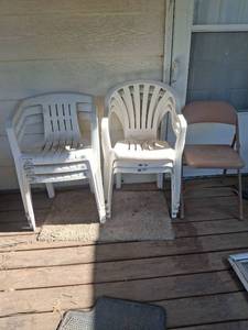 lot 1362 image: Lot of 6 Plastic Outdoor Chairs