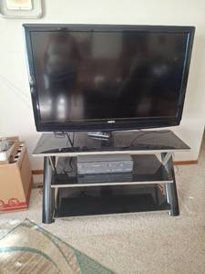 lot 1369 image: Sanyo Television 46 inch With Tv Stand