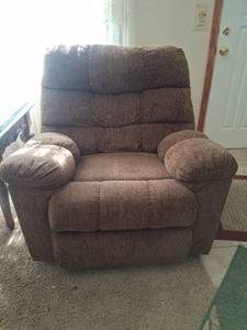 lot 1370 image: Brown Upholstered Recliner