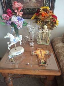 lot 1375 image: All Decor on Table - Decorative Carousel Horse Figure