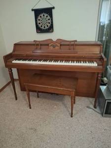 lot 1384 image: Upright Console Piano with Storage Bench