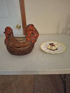 lot 1390 image: Rooster Shaped Ceramic Planter and Deviled Egg Dish with Salt and Pepper Shakers