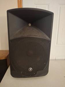 lot 1393 image: THUMP15 1000W 15 inch Powered Loudspeaker - Needs Cord