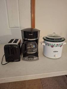 lot 1396 image: 3-Piece Kitchen Appliance Lot Mr. Coffee Maker, Proctor Silex Toaster, Rival Crock-Pot