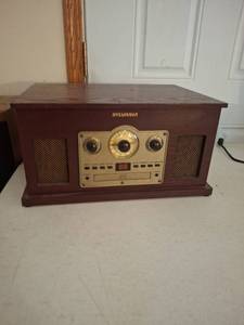 lot 1397 image: Sylvania Stereo System with Radio and Turntable