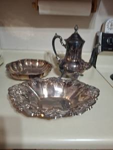 lot 1404 image: Silver-Plated Set - 3 Pieces Teapot, Ornate Bowls