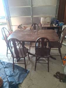 lot 1410 image: Dining Table with 5 Chairs