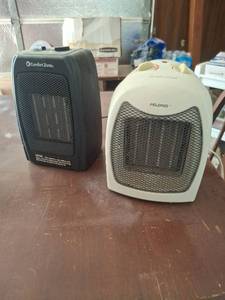lot 1414 image: Comfort Zone and Pelonis Ceramic Space Heaters - 2 Units