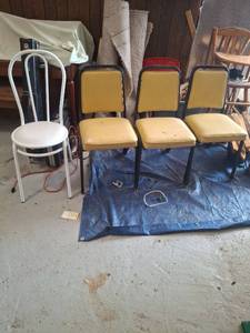 lot 1418 image: 4 Chairs - 1 White and 3 Yellow