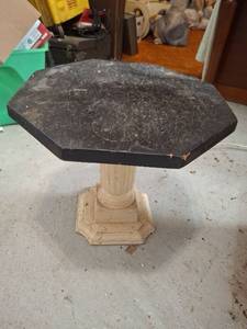 lot 1433 image: Pedestal Side Table - Octagonal Dark Top