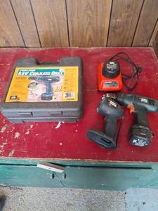 lot 1438 image: Black & Decker 9.6V Drill and Light with Charger and Batteries