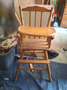lot 1440 image: Wooden High Chair with Tray and Spindle Back