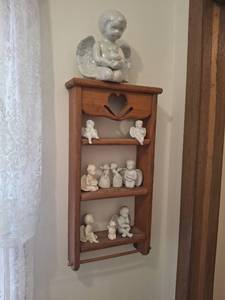 lot 1445 image: Wooden Wall Shelf with Heart Cutout and Angel Figurines