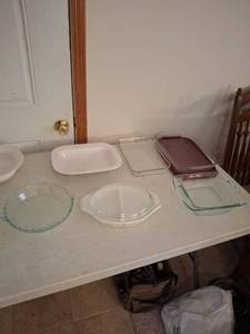 lot 1455 image: Baking Dishes Lot
