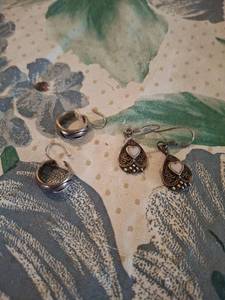 lot 1462 image: 2 pair sterling silver earrings