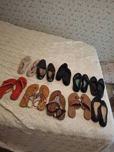 lot 1473 image: Lot of Womens Shoes - Size 9
