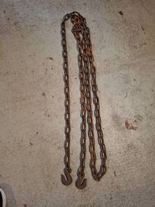 lot 1483 image: Chain with 2 Hooks - Approx 12 ft