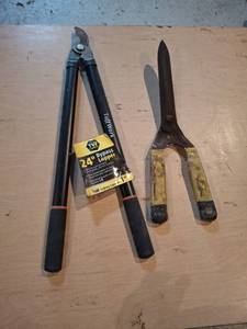 lot 1491 image: 24 Bypass Lopper and Pruning Shears Set