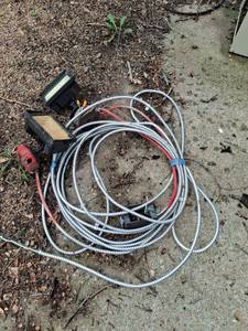 lot 1510 image: 2 Outdoor Lights and Switch Box