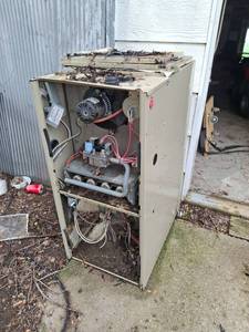 lot 1511 image: Gas Furnace Unit - Unknown  Non Working Condition