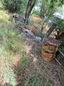 lot 1525 image: Metal Drum and Scrap Metal Lot