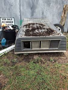 lot 1531 image: Truck Topper