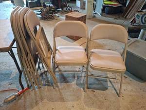 lot 1536 image: (6) Cosco Folding Chairs - Tan Padded Seat